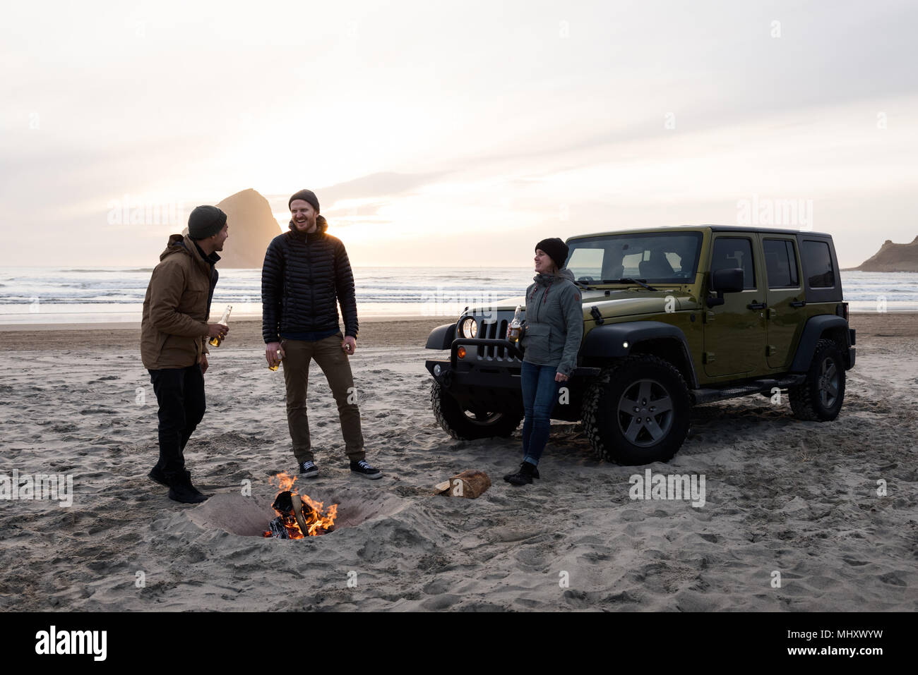 Freunde am Strand, Pacific City, Oregon, United States Stockfoto