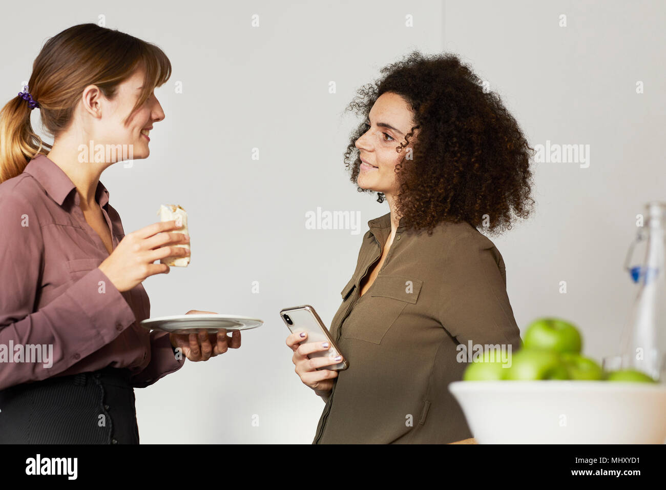 Kollegen eine Pause, Mittagessen, chatten Stockfoto