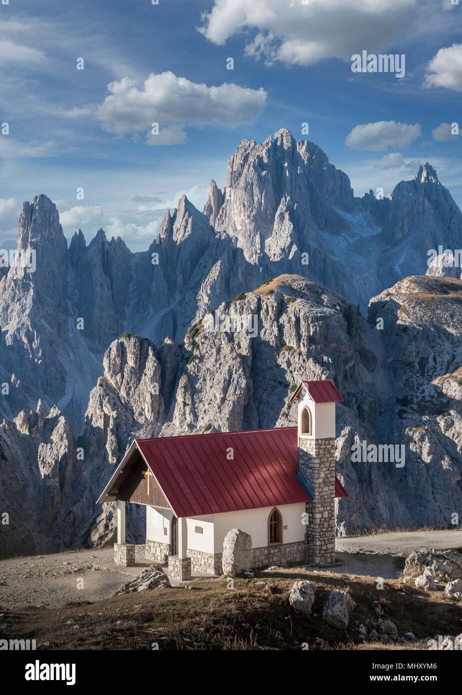 Kirche, Dolomiten in der Nähe von Cortina d'Ampezzo, Venetien, Italien Stockfoto