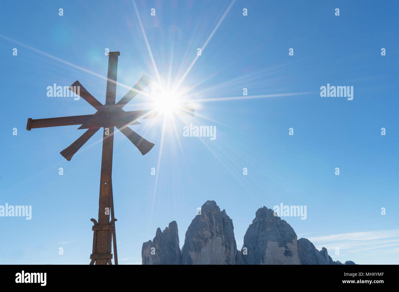 Holz- Schild, Dolomiten in der Nähe von Cortina d'Ampezzo, Venetien, Italien Stockfoto