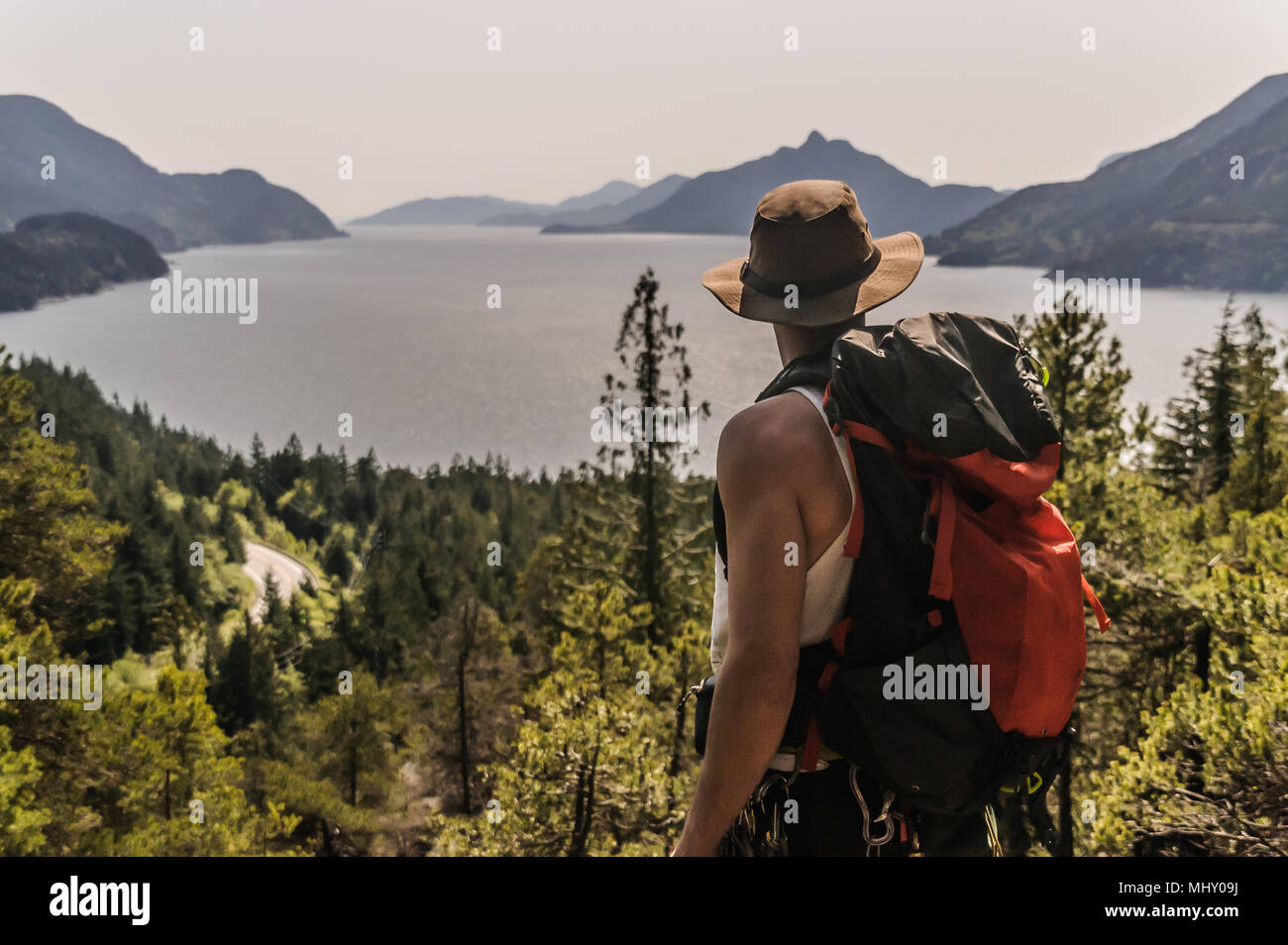 Wanderer genießen Aussicht, Squamish, Kanada Stockfoto