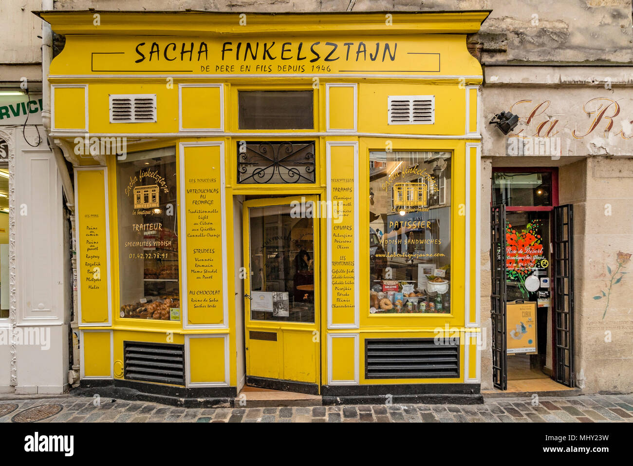 Sacha Finkelsztajn auch bekannt als La Boutique Jaune' Die gelbe Shop" eine jüdische Bäckerei am 27 Rue des Rosiers, Paris, Frankreich Stockfoto
