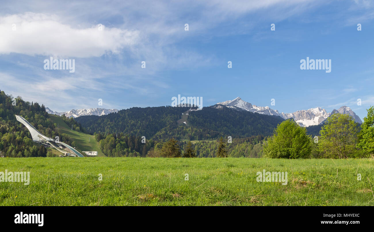 Alpen Panorama von Garmisch-Partenkirchen Bayern Deutschland. Stockfoto