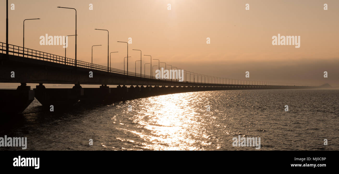 Brücke ins Licht Stockfoto