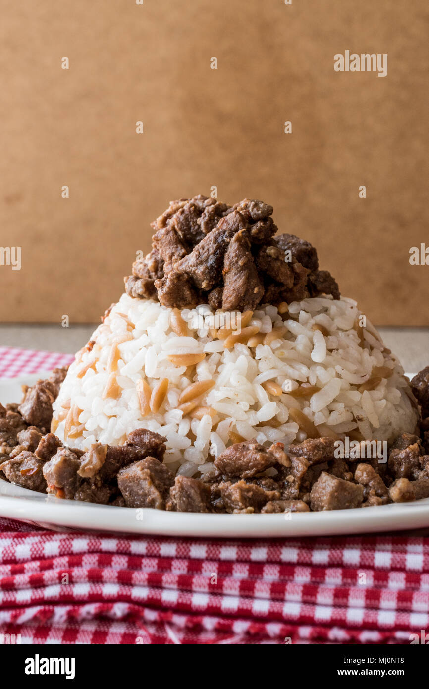 Türkische Fleisch Et Kavurma mit Reis/Pilav. Traditionelle Küche Stockfoto