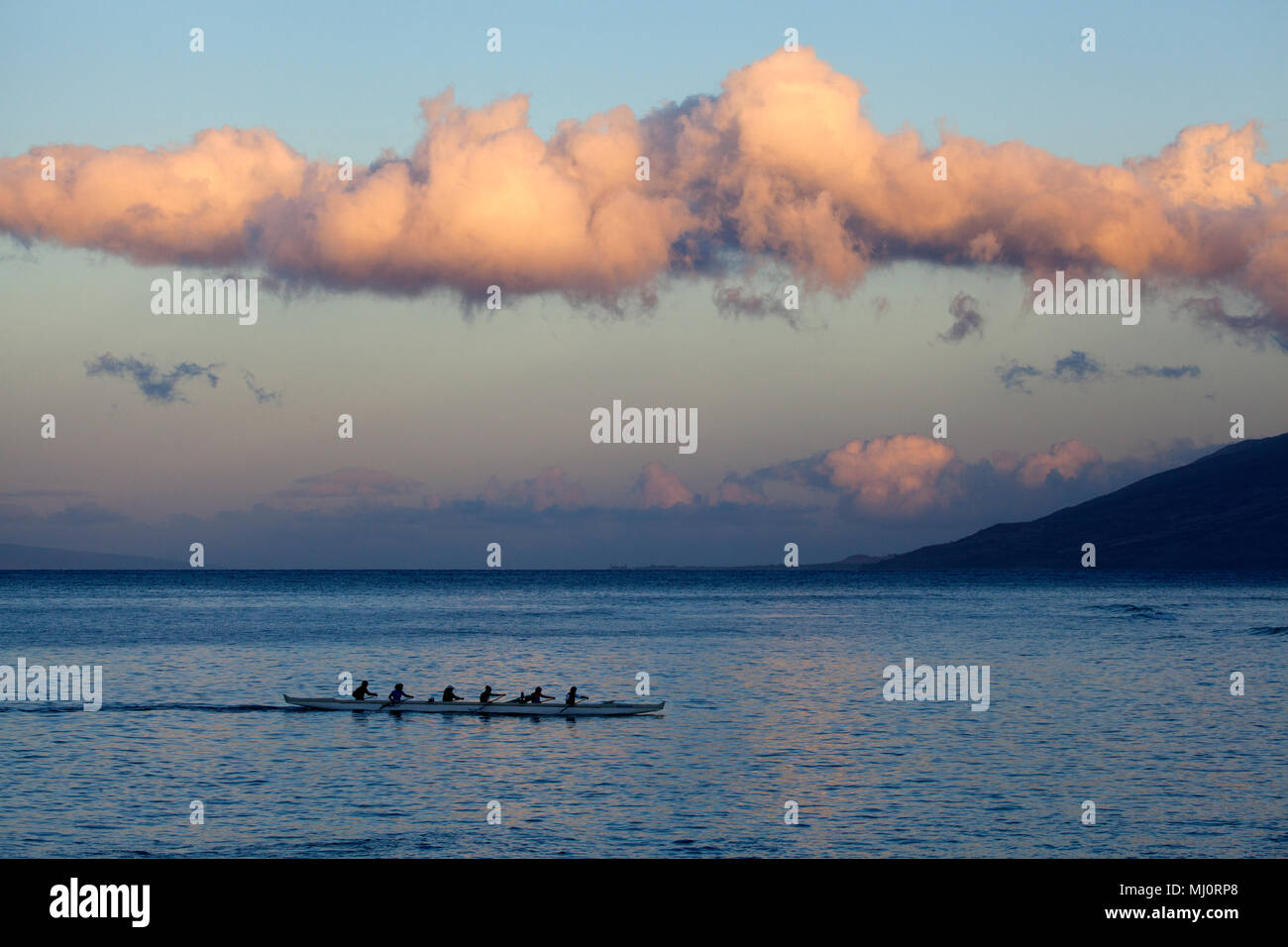 Kanu Paddler an Cove Park, Kihei, Maui, Hawaii. Stockfoto