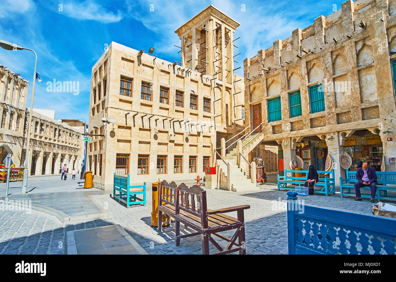 DOHA, Katar - Februar 13, 2018: Das alte Gebäude mit Turm in Souq Waqif Viertel, am 13. Februar in Doha Stockfoto