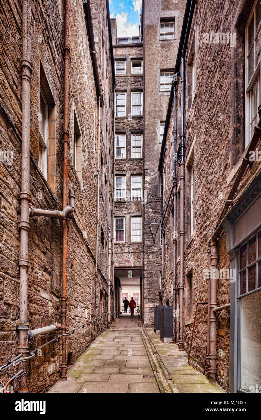 31. März 2016: Edinburgh, Schottland - John Knox, eine typische "Schließen" oder Gasse von der Royal Mile entfernt, in der Altstadt von Edinburgh, Schottland. Stockfoto