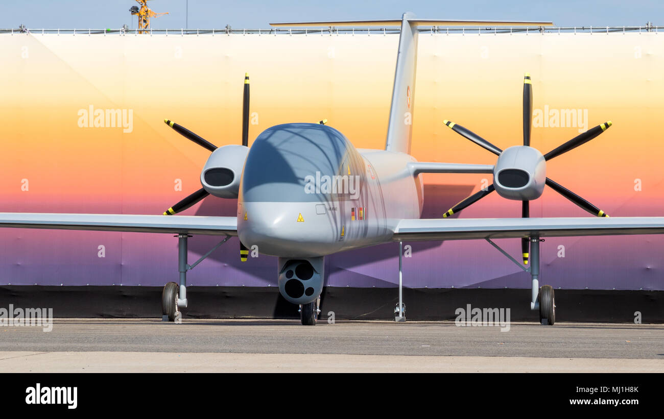 BERLIN, DEUTSCHLAND - Apr 27, 2018: Full-scale Modell des Europäischen Medium Altitude Long Endurance (männlich) (Unmanned Aerial Vehicle, UAV) auf der ILA in Berlin Stockfoto