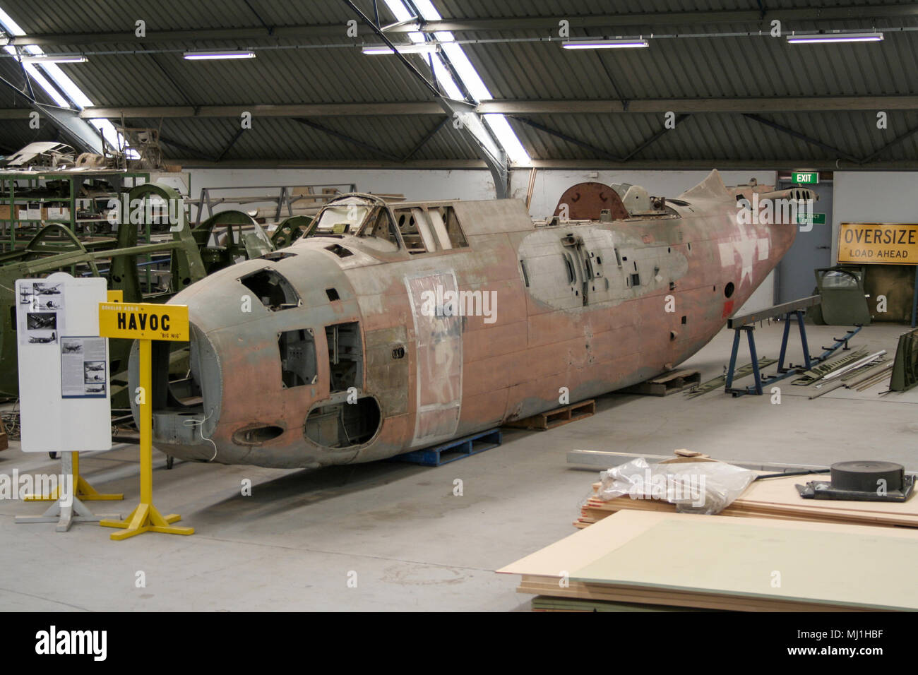 WANGARATTA, AUSTRALIEN - Dez 7, 2005: Recoved Wrack eines US Air Force Douglas A-20 G Havoc bomber Flugzeug am Flughafen Wangaratta wiederhergestellt wird. Stockfoto