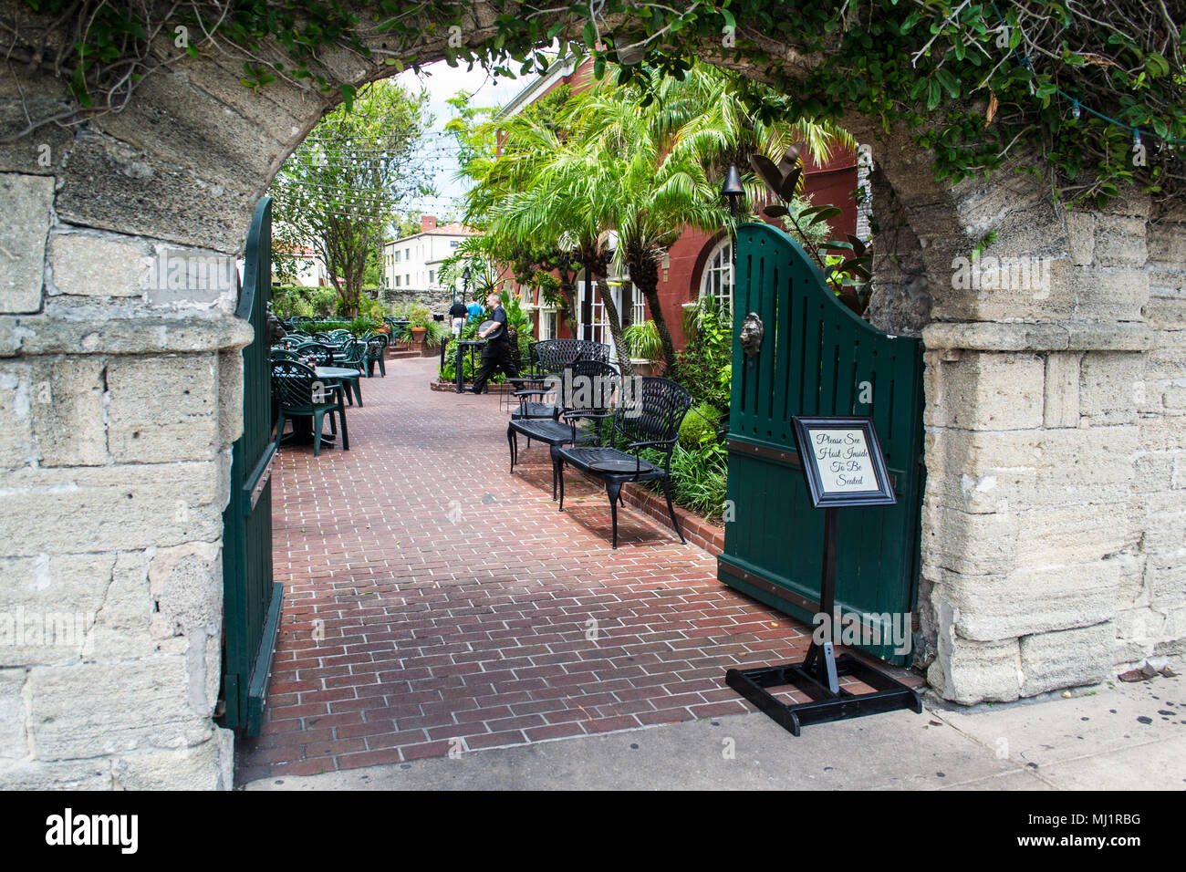 Saint Augustine Florida - Innenhof im Harry's Restaurant Stockfoto