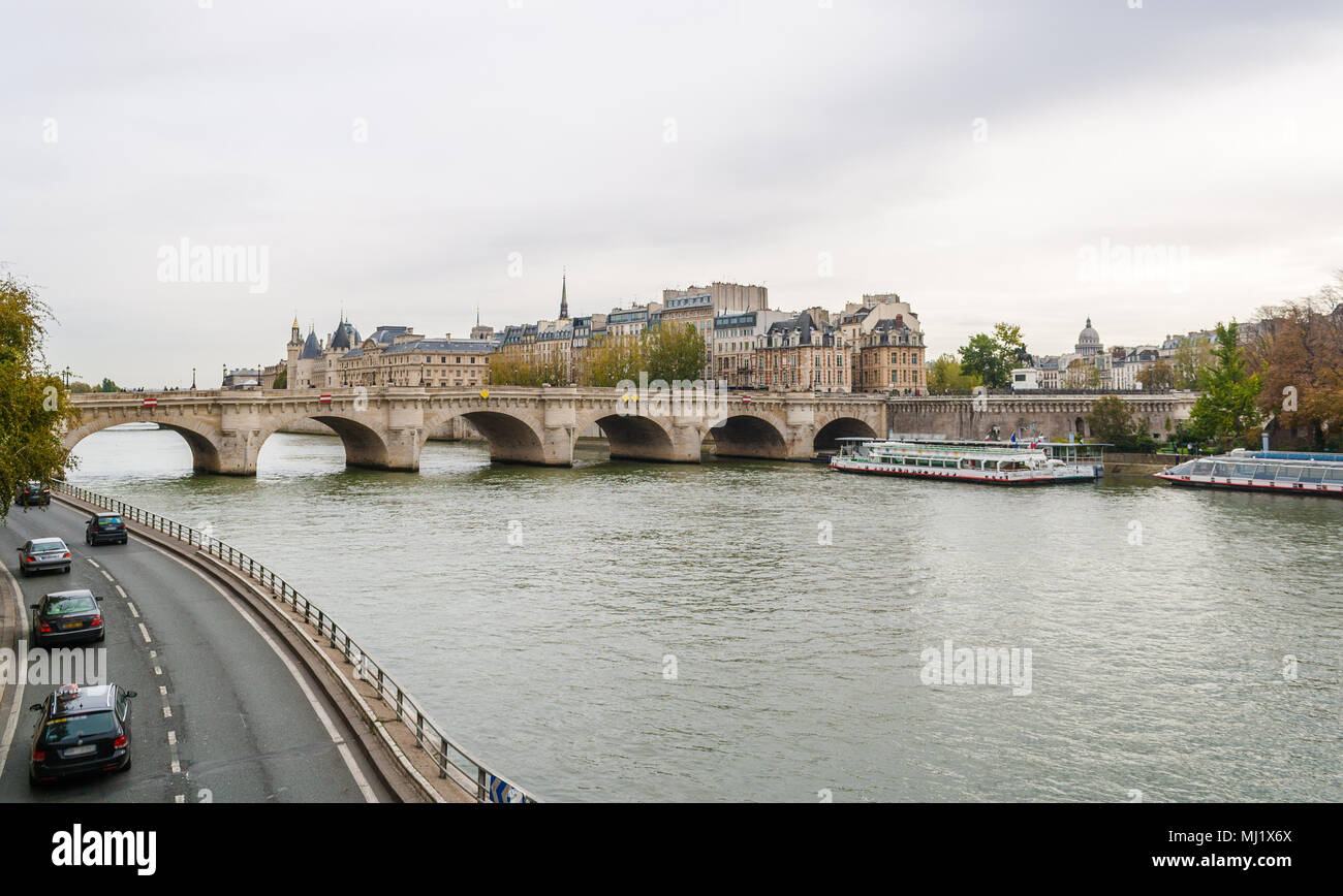 Brücke Pont Neuf auf der Seine in Paris, Frankreich Stockfoto