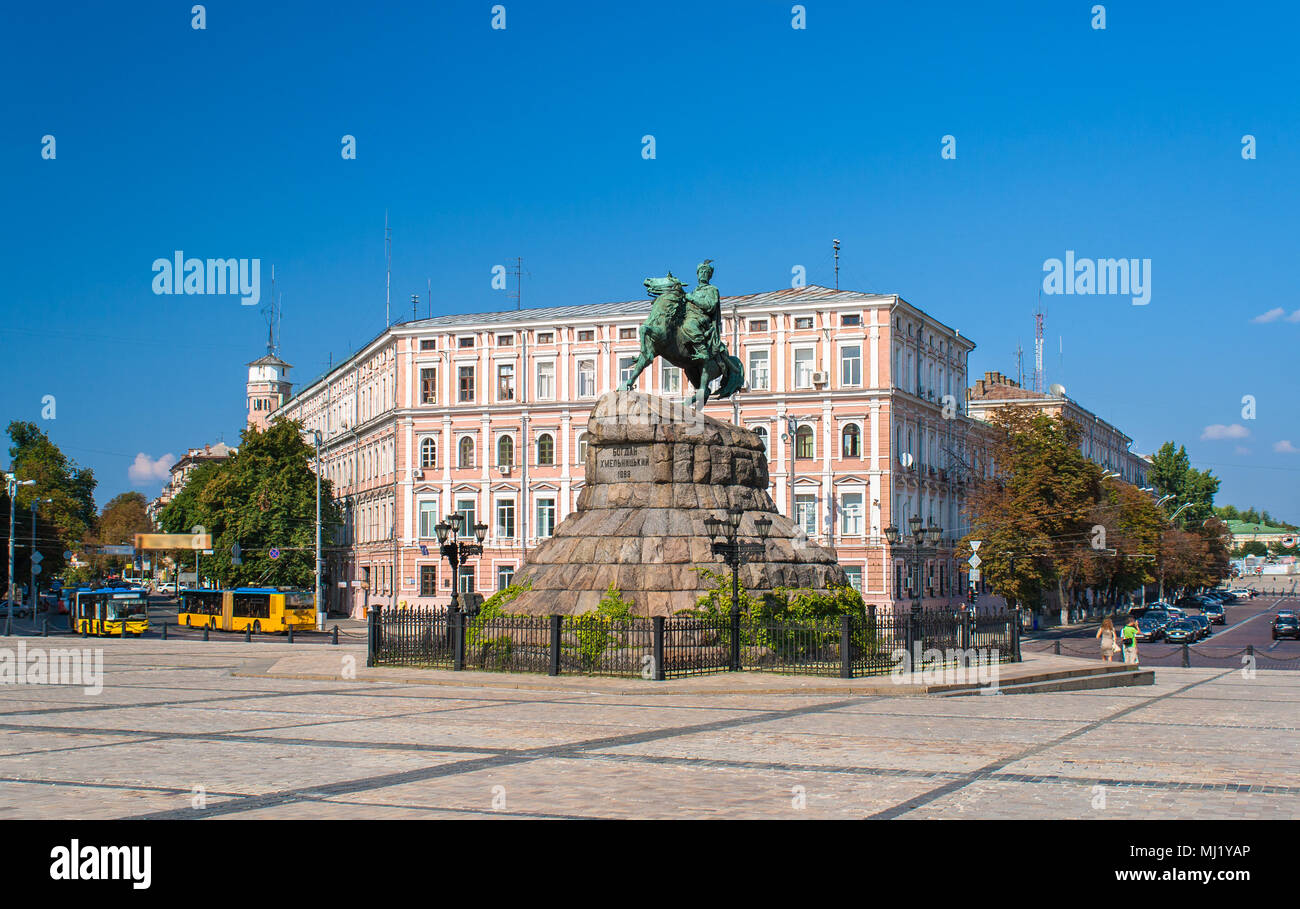 Die Bogdan Chmelnizkij Denkmal an Sofiyska Platz in Kiew, UKRA ausgeliefert Stockfoto