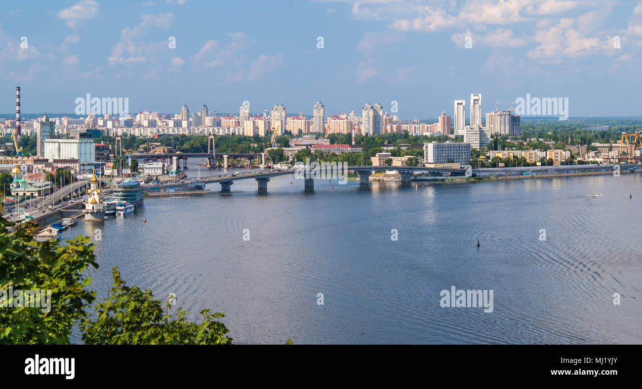 Blick von Kiew von einem Aussichtspunkt über den Dnjepr. Ukraine Stockfoto