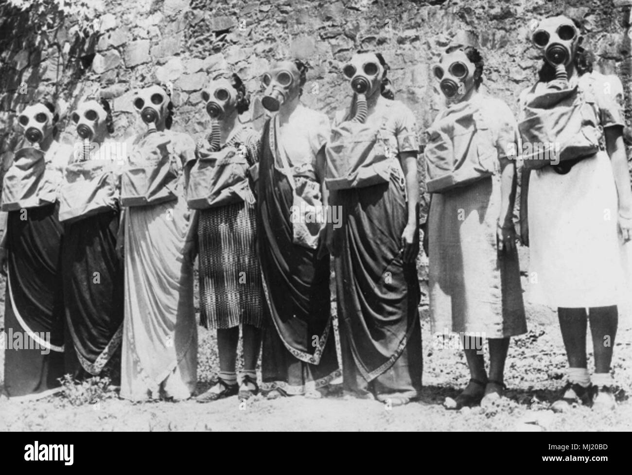 Frauen in einer Reihe mit Gasmasken, Erster Weltkrieg 1914-1918 Stockfoto