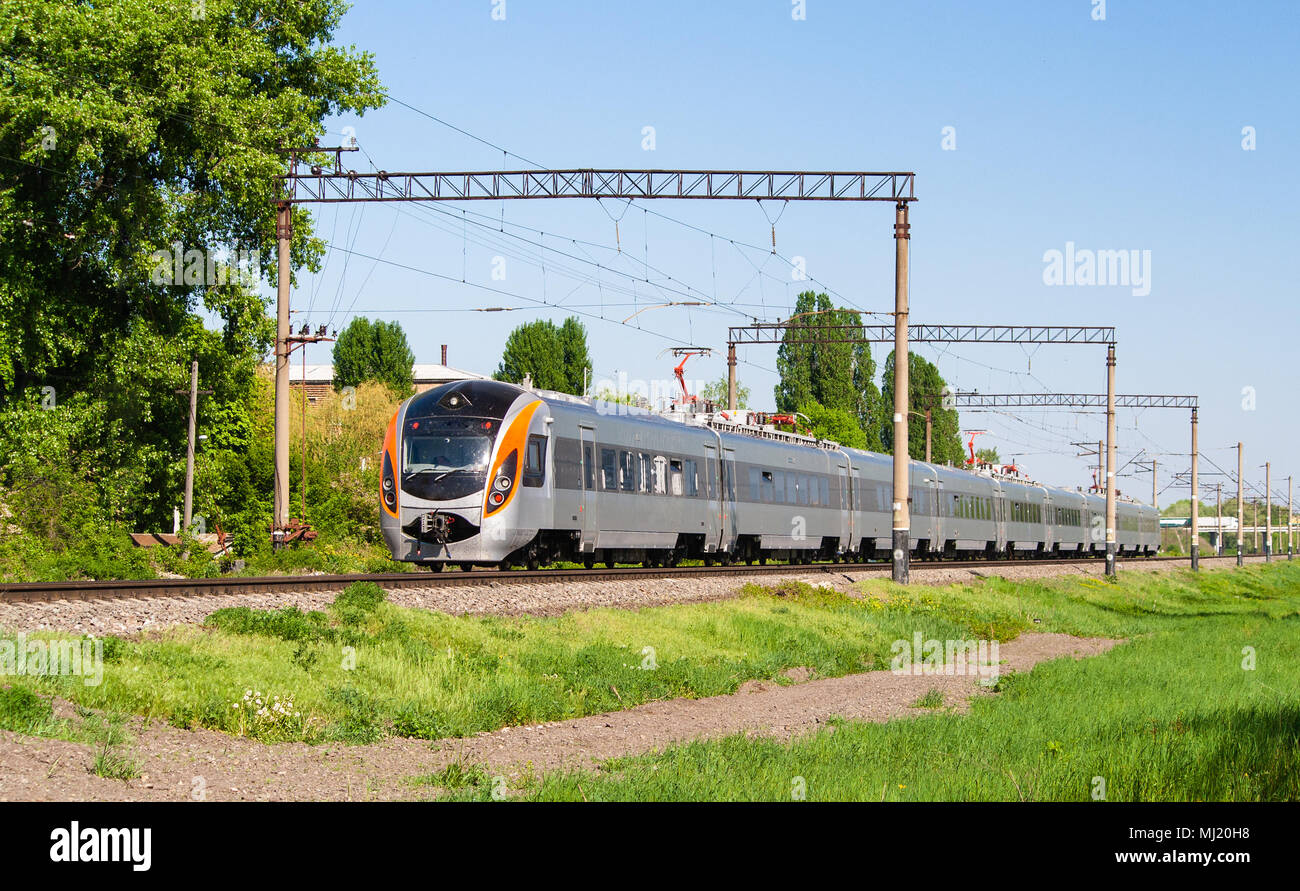 Moderne schnelle Personenzug in der Ukraine Stockfoto