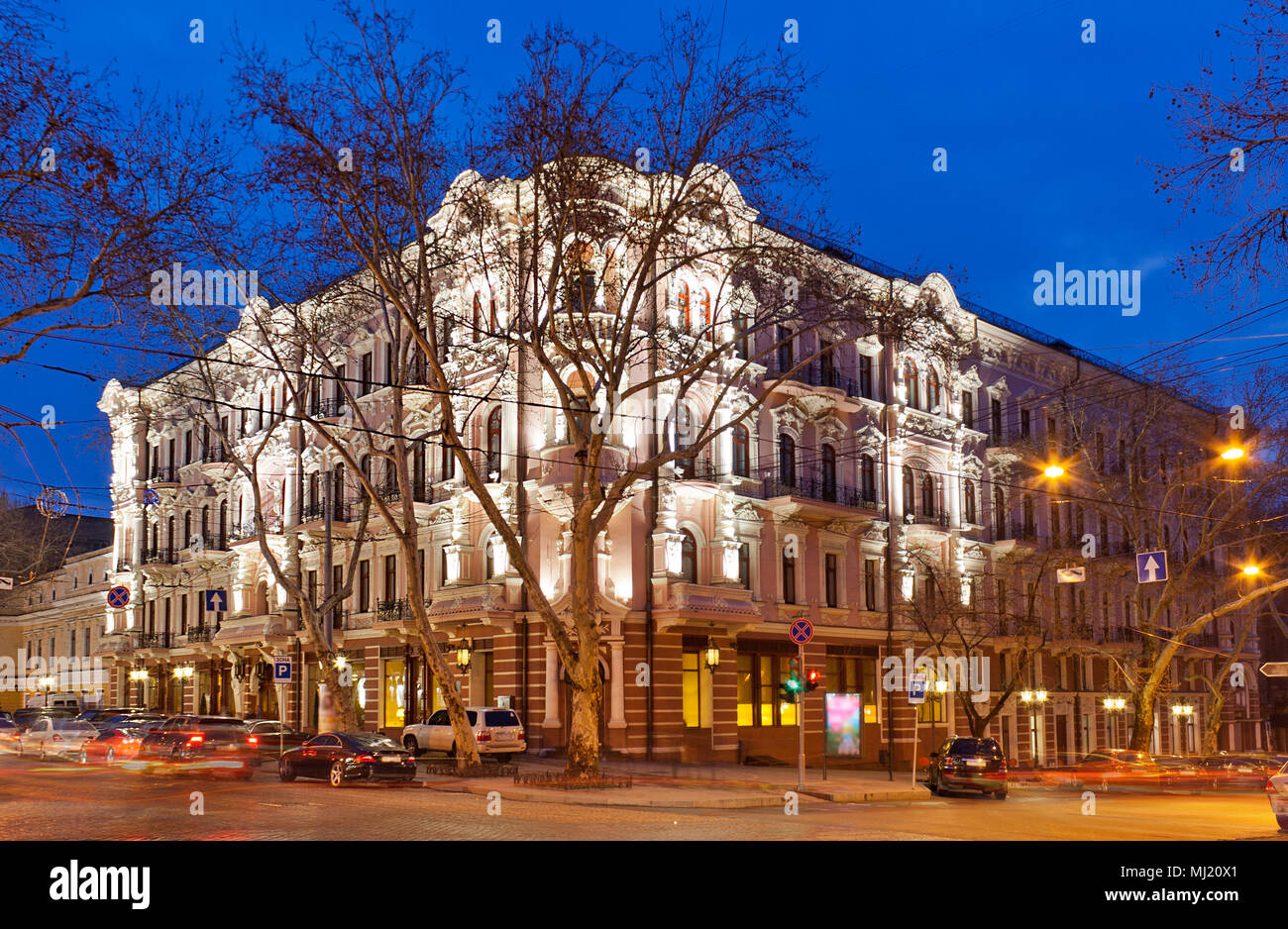 Bristol Hotel in Odessa, Ukraine bei Nacht Stockfoto