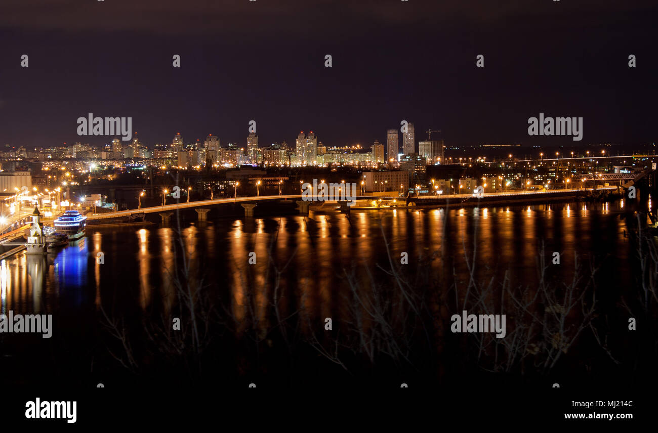 Nachtansicht von Kiew Stockfoto