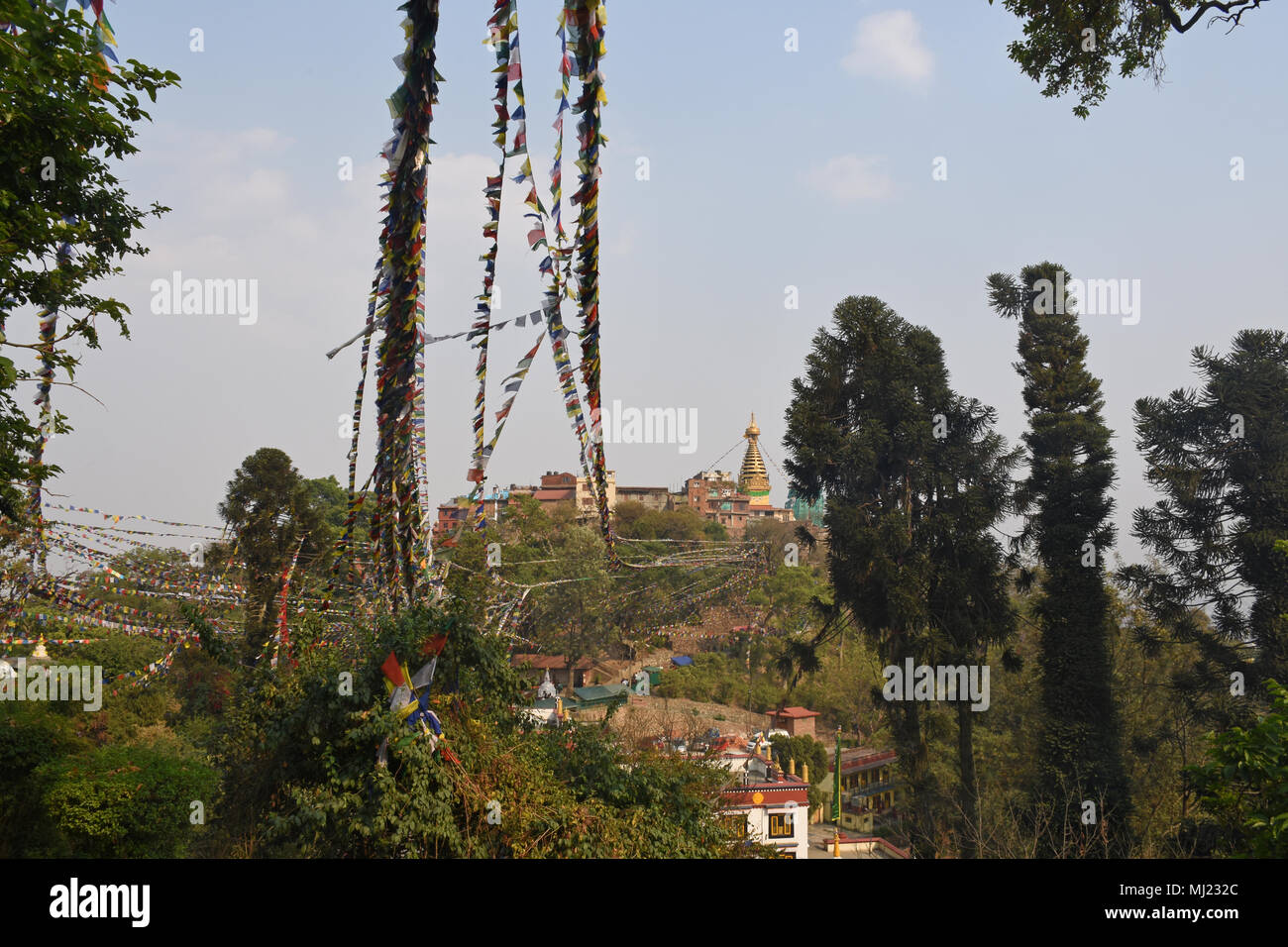 Anzeigen von Swayambhunath Stupa auf einem Hügel in Kathmandu, Nepal Stockfoto