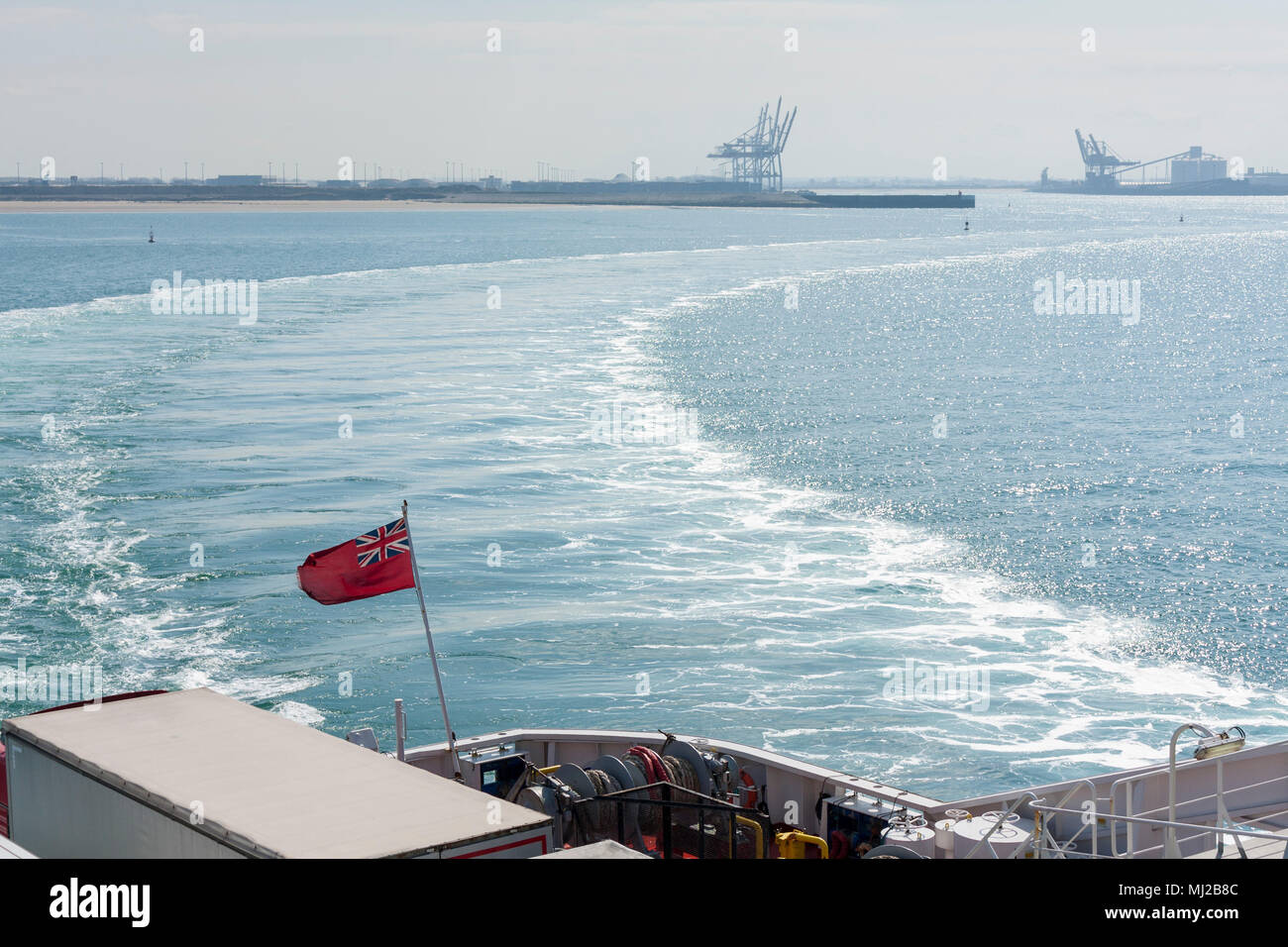 Anzeigen von Dunkerque Fährhafen von der Rückseite eines ausscheidenden DFDS Seaways Fähre. Dünkirchen, Frankreich, 2018. Stockfoto