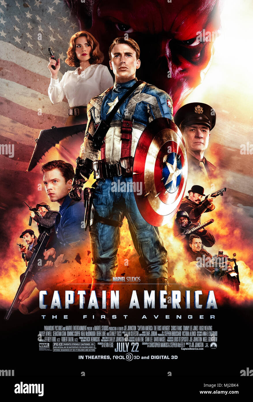 Captain America: Der erste Avenger (2011) unter der Regie von Joe Johnston und Hauptdarsteller Chris Evans, Hugo Weaving und Sebastian Stan. Steve Rogers ist gentechnisch verbesserten und nimmt auf der HYDRA roten Schädel. Stockfoto