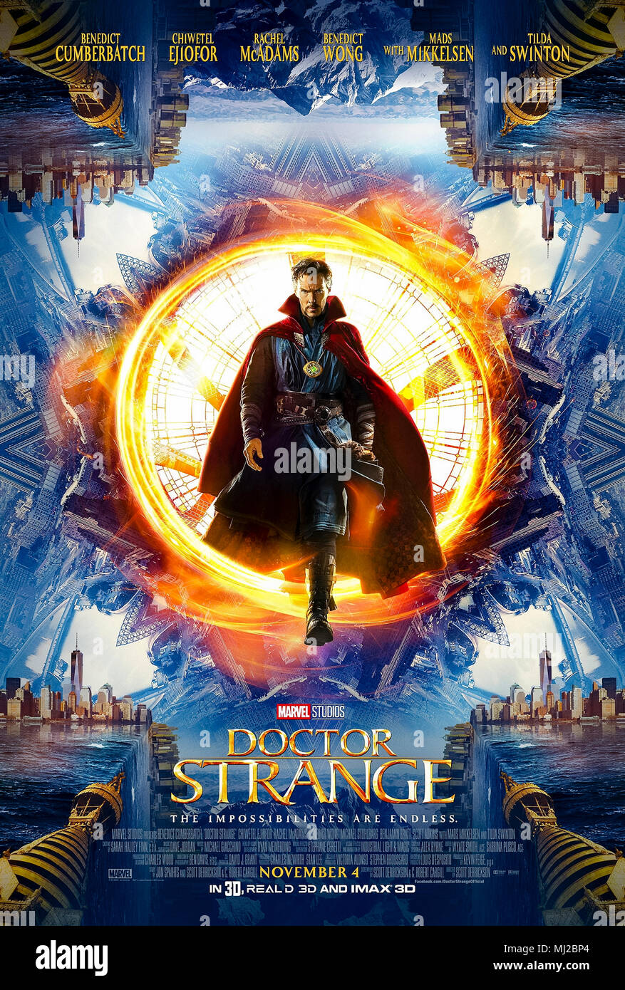 Doctor Strange (2016) von Scott Derrickson mit Benedict Cumberbatch, Chiwetel Ejiofor und Rachel McAdams. Dr. Stephen Strange entdeckt eine Welt der mystischen Künste, der Metaphysik und der Magie. Foto eines Original-Posters aus dem Jahr 2016 (USA), das NUR FÜR REDAKTIONELLE ZWECKE VERWENDET WIRD. Quelle: BFA / Walt Disney Studios Stockfoto