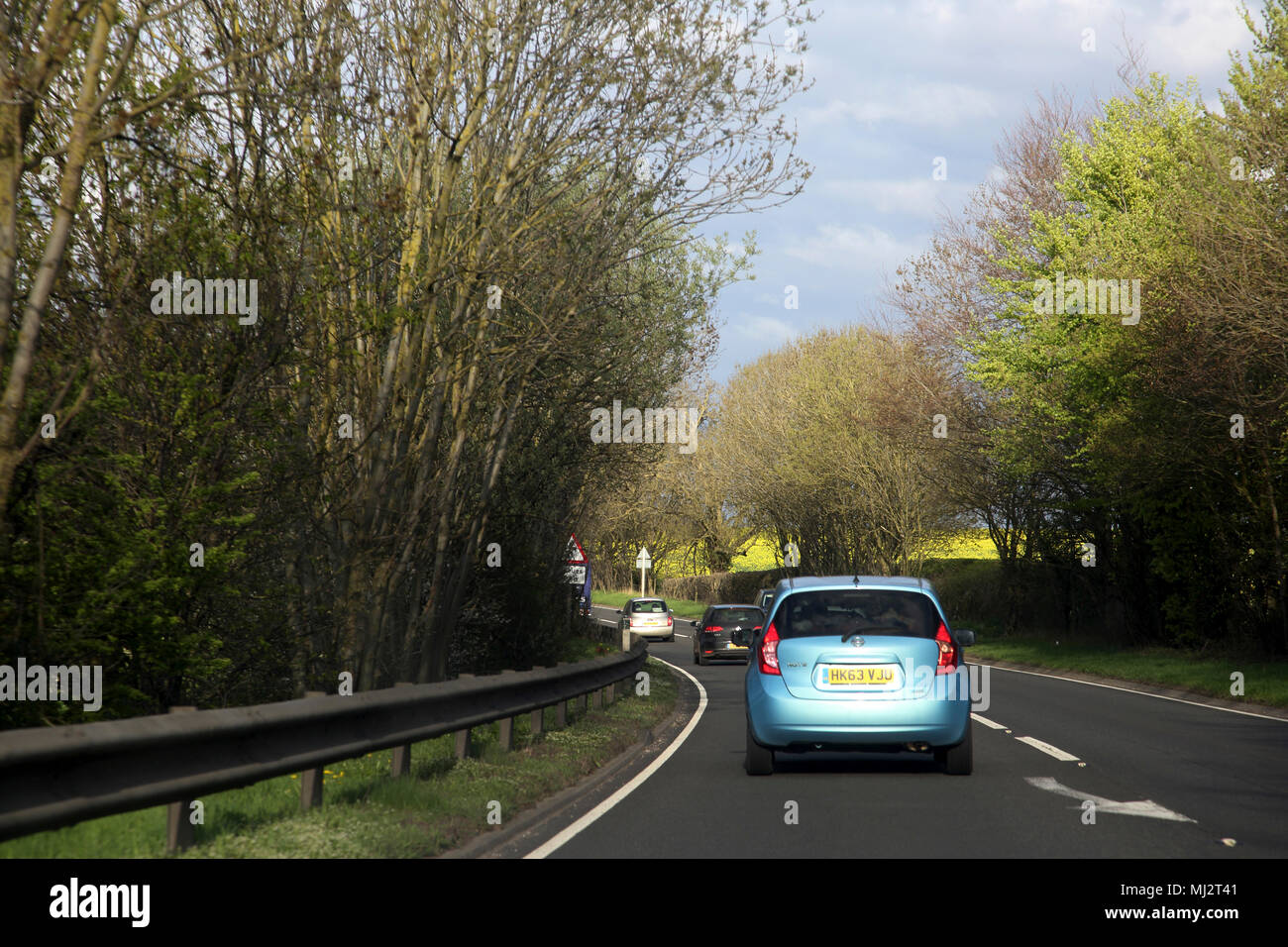 Autos, die auf dem A303 Trunk Road England Stockfoto
