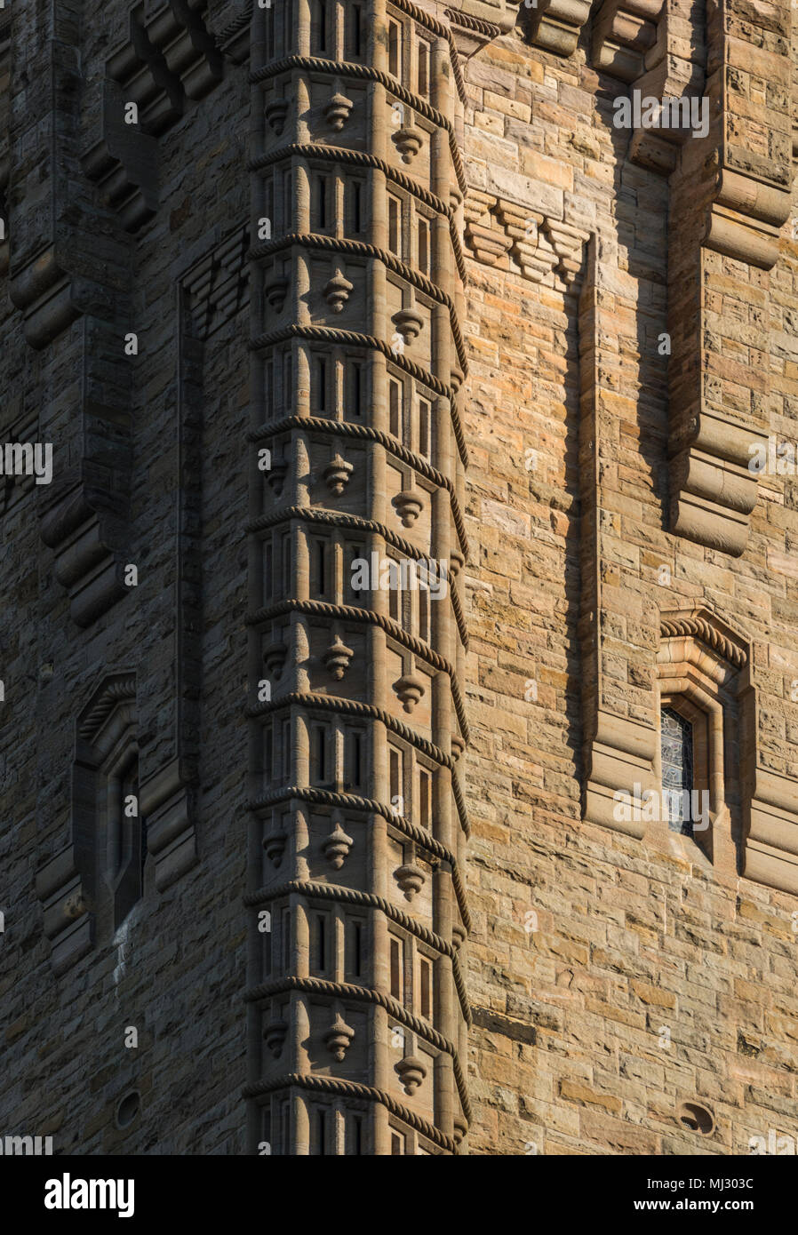 Das Wallace Monument zum Gedenken an das Leben von William Wallace ist eine beliebte Sehenswürdigkeit in der Nähe von Stirling, Schottland, Großbritannien. Stockfoto