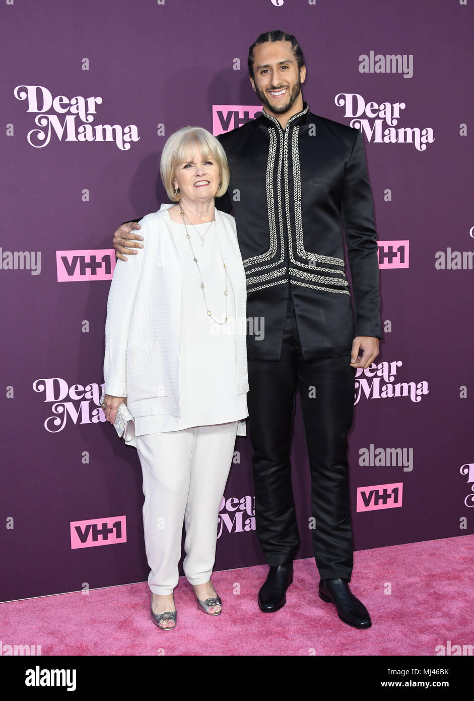 Los Angeles, CA, USA. 3. Mai, 2018. 03. Mai 2018 - Los Angeles, Kalifornien - Teresa Kaepernick, Colin Kaepernick. VH1 des 3. jährlichen ''Dear Mama: eine Liebeserklärung an Mütter'' im Theater im ACE Hotel statt. Photo Credit: Birdie Thompson/AdMedia Credit: Birdie Thompson/AdMedia/ZUMA Draht/Alamy leben Nachrichten Stockfoto