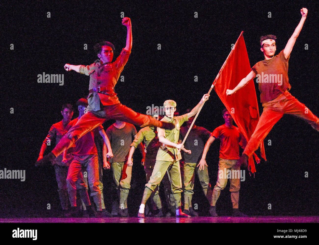 Nanning, China. Mai 4, 2018 Ballett Tänzer' Die rote Loslösung der Frauen in Nanning durchführen, im Südwesten Chinas Guangxi. Credit: SIPA Asien/ZUMA Draht/Alamy leben Nachrichten Stockfoto