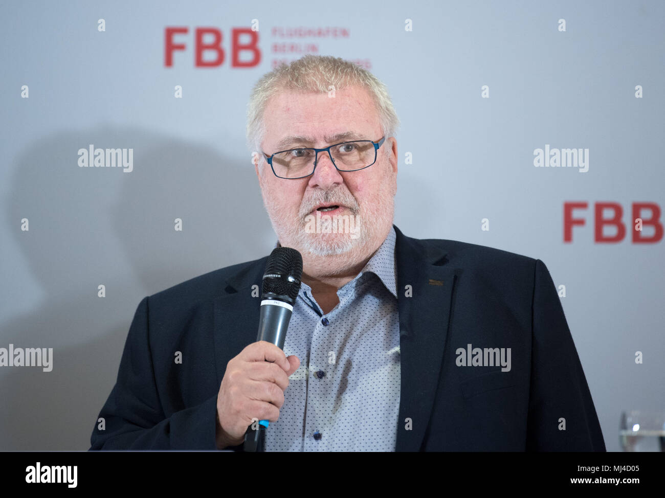 Berlin, Deutschland. 04 Mai, 2018. 04. Mai 2018, Deutschland, Berlin: BER-Vorsitzender Rainer Bretschneider sprechen auf einer Pressekonferenz zur vorherigen Vorstandssitzung. Credit: Soeren Stache/dpa/Alamy leben Nachrichten Stockfoto