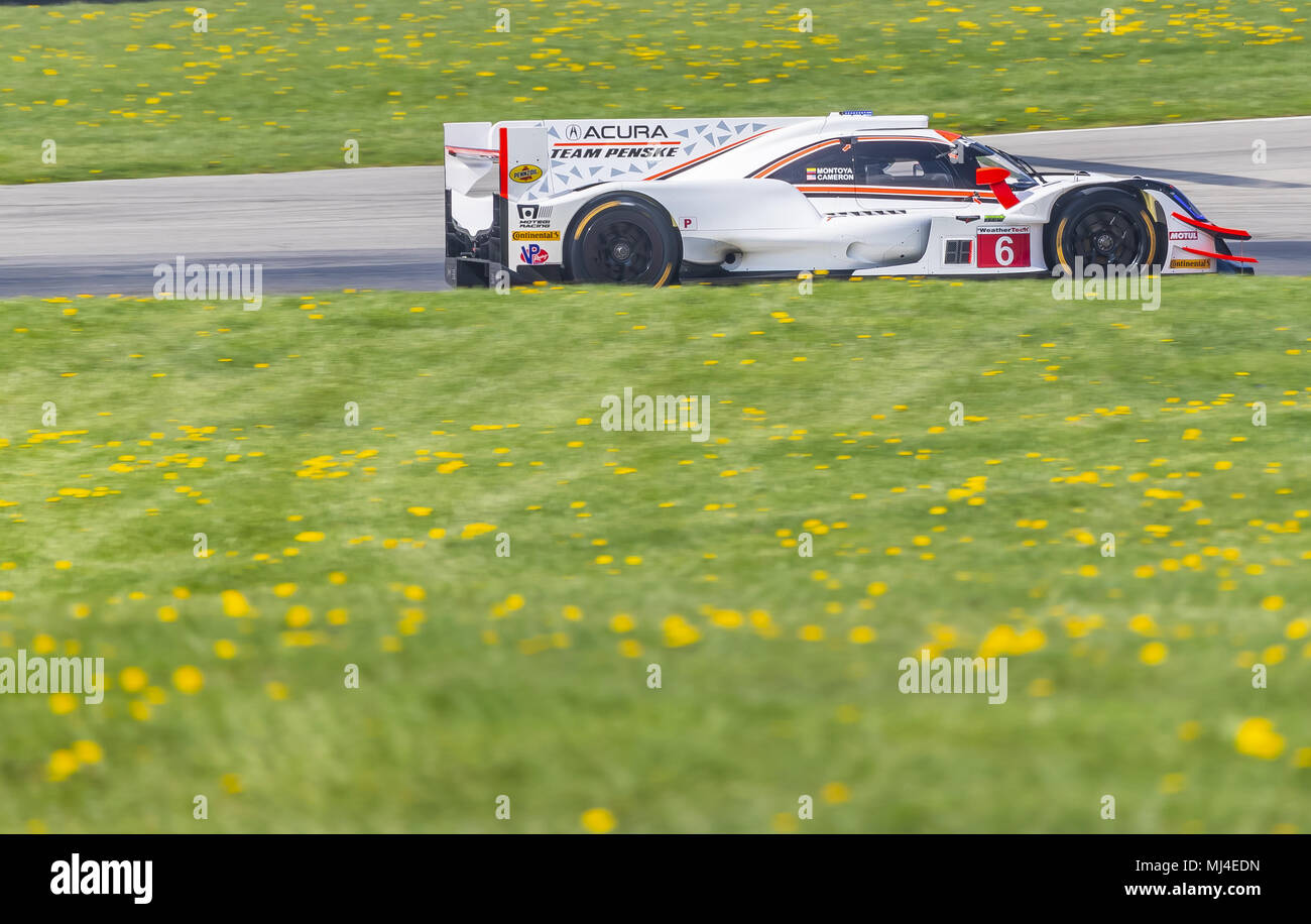 Lexington, Ohio, USA. 4. Mai, 2018. Die Acura Team Penske Acura Rennen durch die dreht in der Acura Sports Car Challenge in Mid Ohio-Kurs in Lexington, Ohio. Quelle: Walter G Arce Sr Asp Inc/ASP/ZUMA Draht/Alamy leben Nachrichten Stockfoto