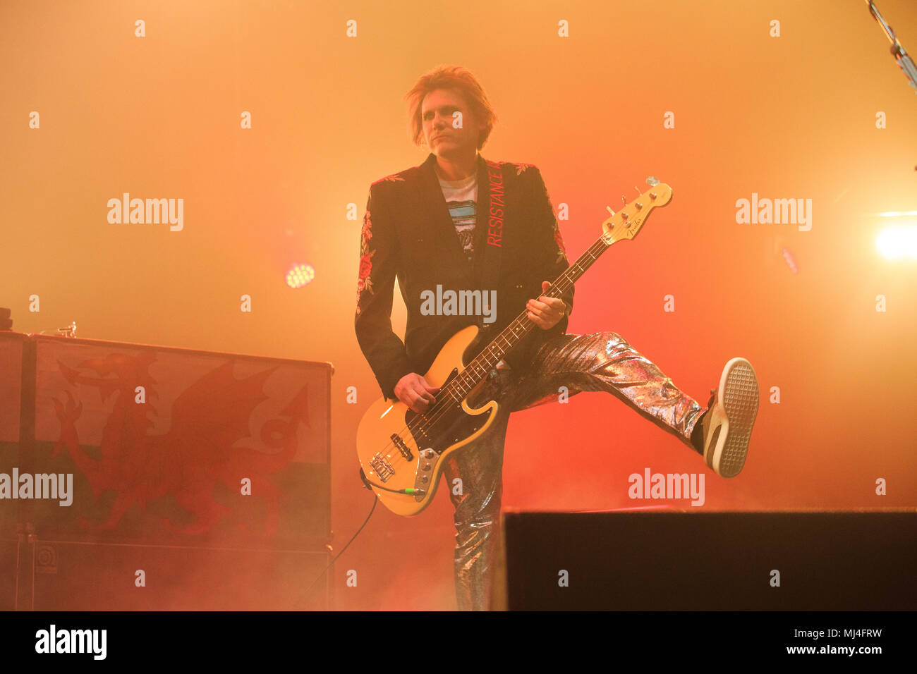 SSE Wembley Arena, London, Großbritannien, 4. Mai 2018, Manic Street Prediger Nicky Wire, Manic Street Prediger auf Ihrer "Widerstand ist zwecklos"-Tour, Credit: Richard Soans/Alamy leben Nachrichten Stockfoto