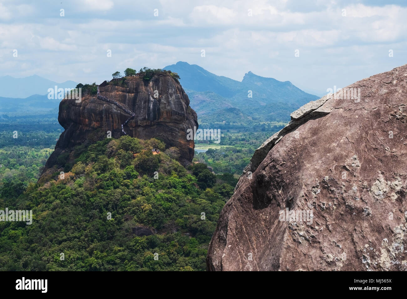 Blick auf den Sigiriya Felsen Lion Rock. Stockfoto