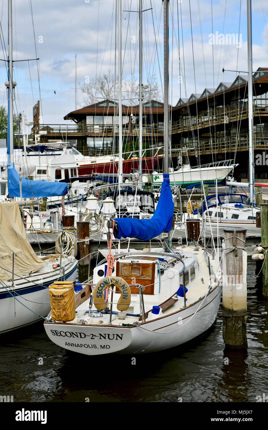 Die zweite-2-Nonne Segel Boot im Hafen von Annapolis, MD angedockt, USA Stockfoto