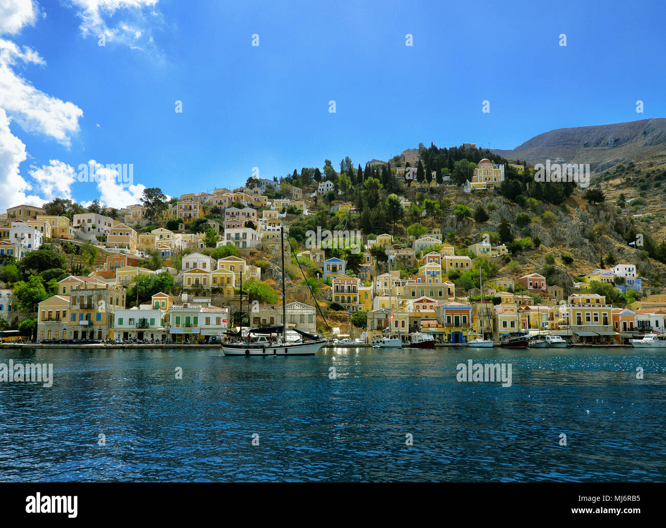 Bunte Häuser auf Symi Insel. Griechenland. Stockfoto