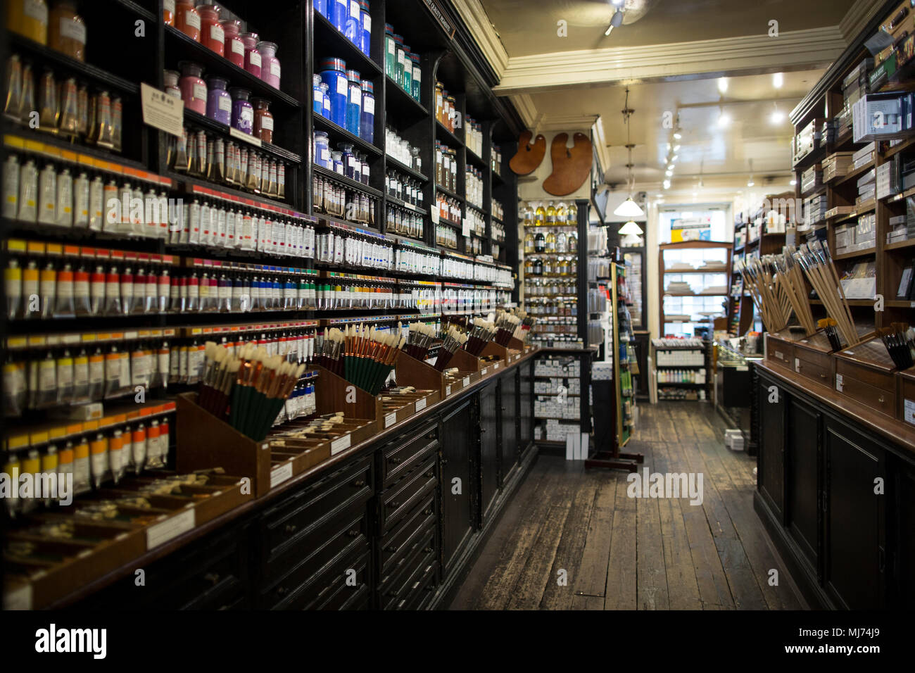 L. Cornelissen & Sohn Store für high-end Geräte des Künstlers wie pigment, Gouache Materialien. Derzeit in Besitz seit 1979 von Nicholas Walt, London UK Stockfoto