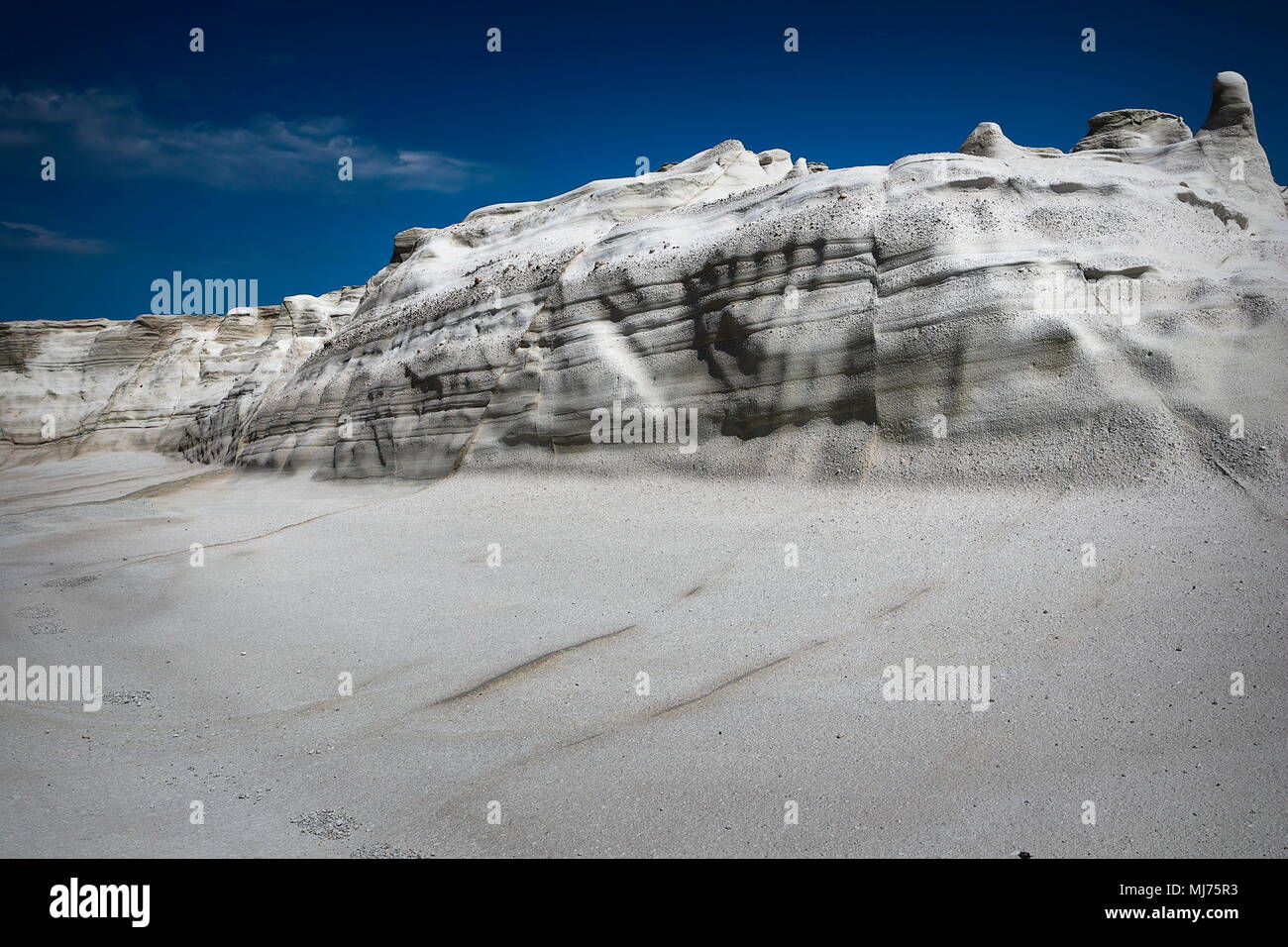 Detail von Felsformationen auf der Insel Milos am Strand Sarakiniko Stockfoto