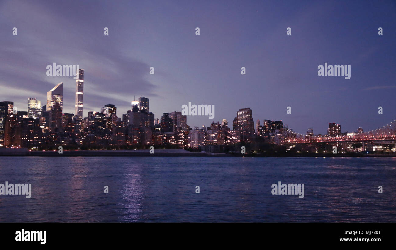 Manhattan Skyline von Roosvelt Island Stockfoto
