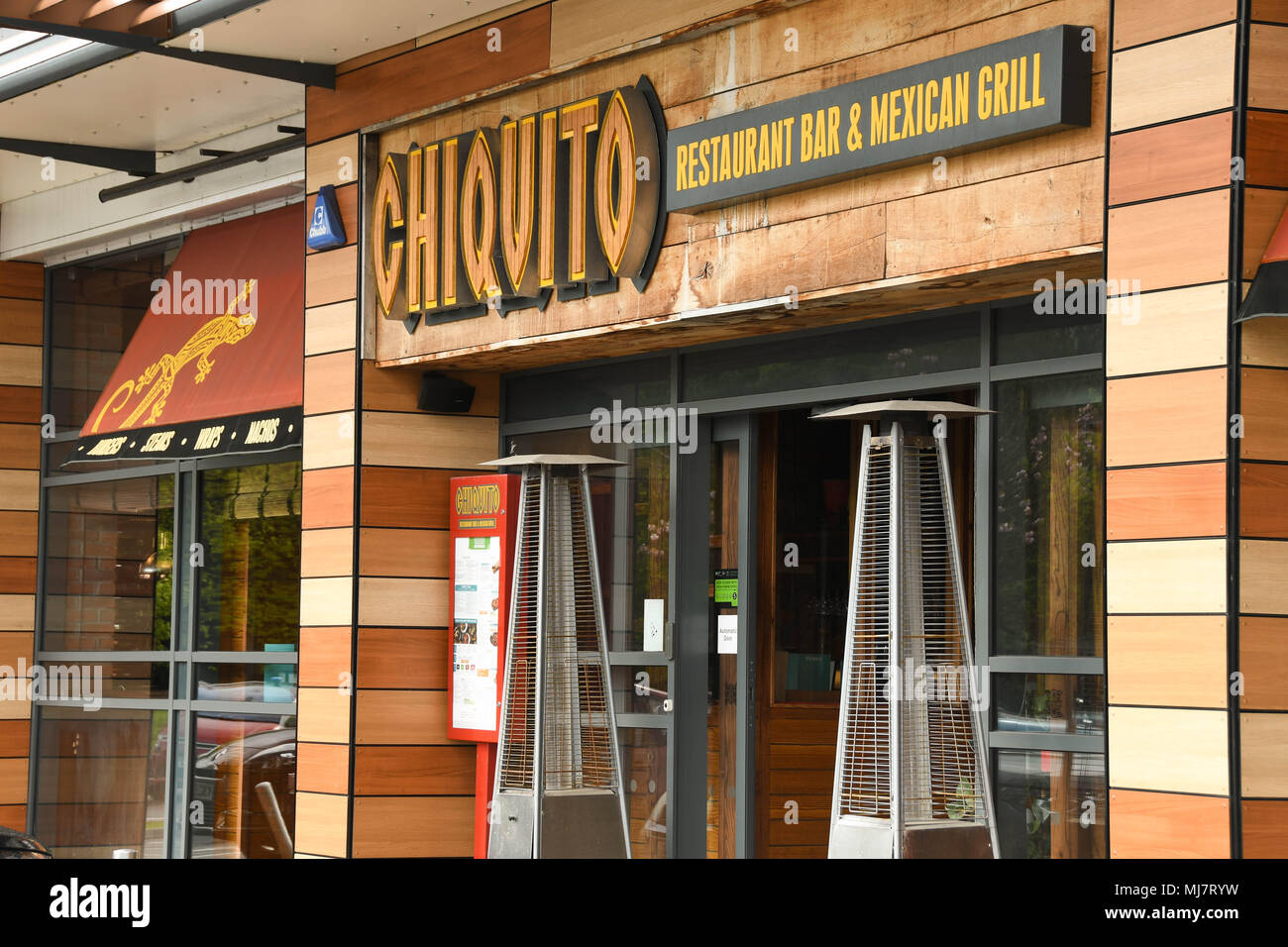 Schild über dem Eingang zu einem Zweig der Chiquito restaurant Kette Stockfoto