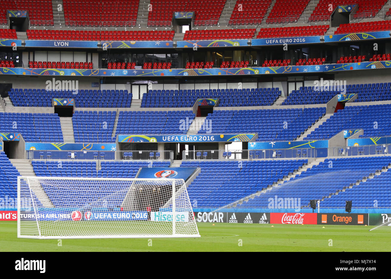 Lyon Stadion Stockfotos Und Bilder Kaufen Alamy