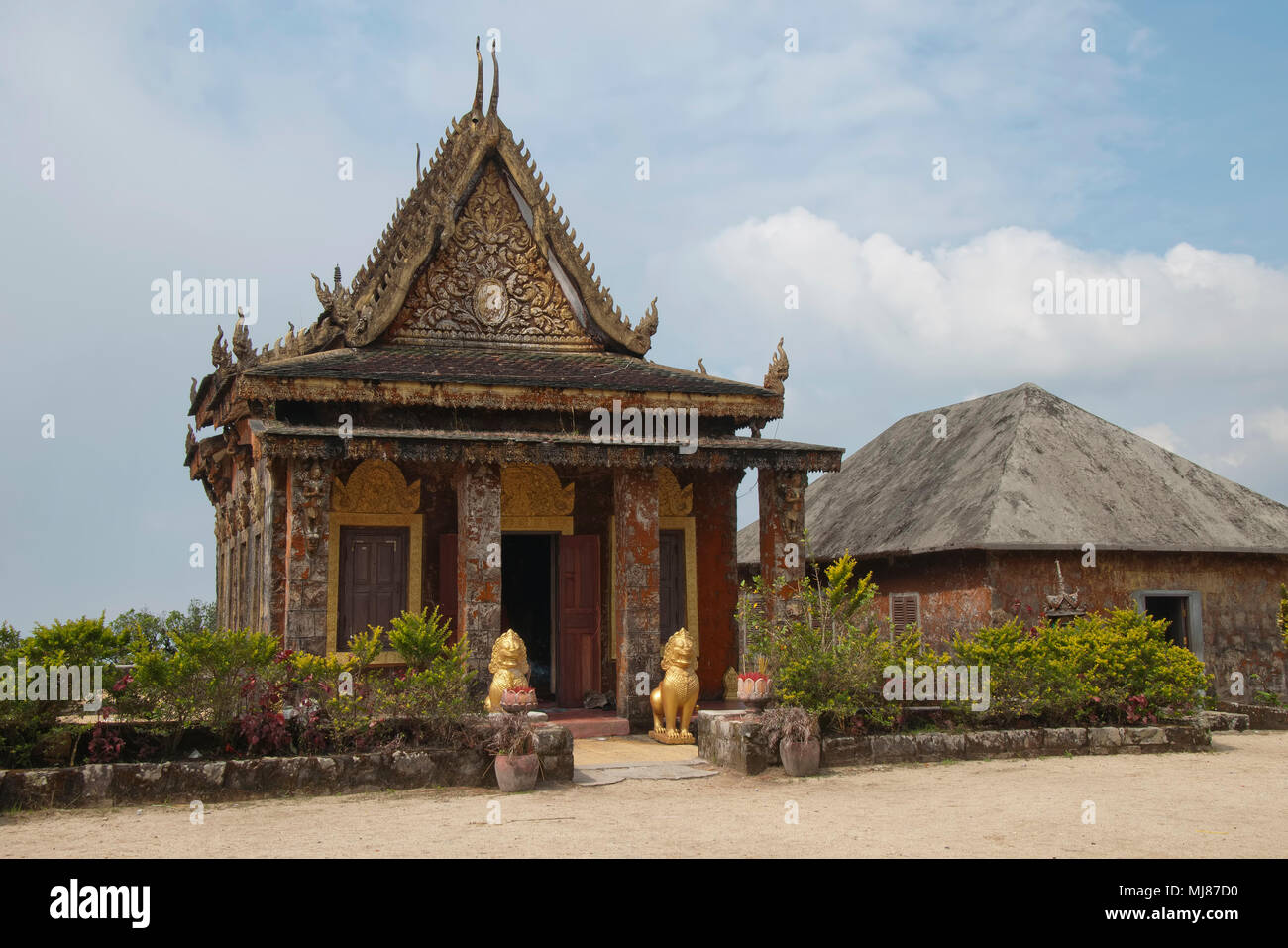 Bokor Nationalpark Kambodscha, Wat Sampov Pram Eingang Stockfoto