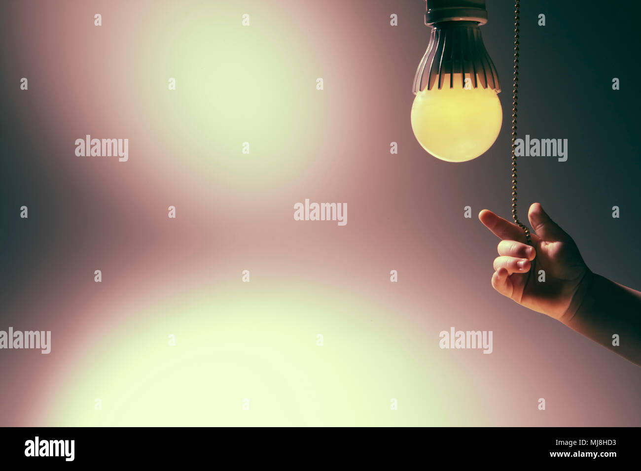 Edison, Erhaltung, Effizienz, Energie, Licht, Leuchten, Leuchten, Beleuchtung, Einschalten, Glanz, Leistung, Spannung, Umwelt, Konzepte, Idee, Stockfoto