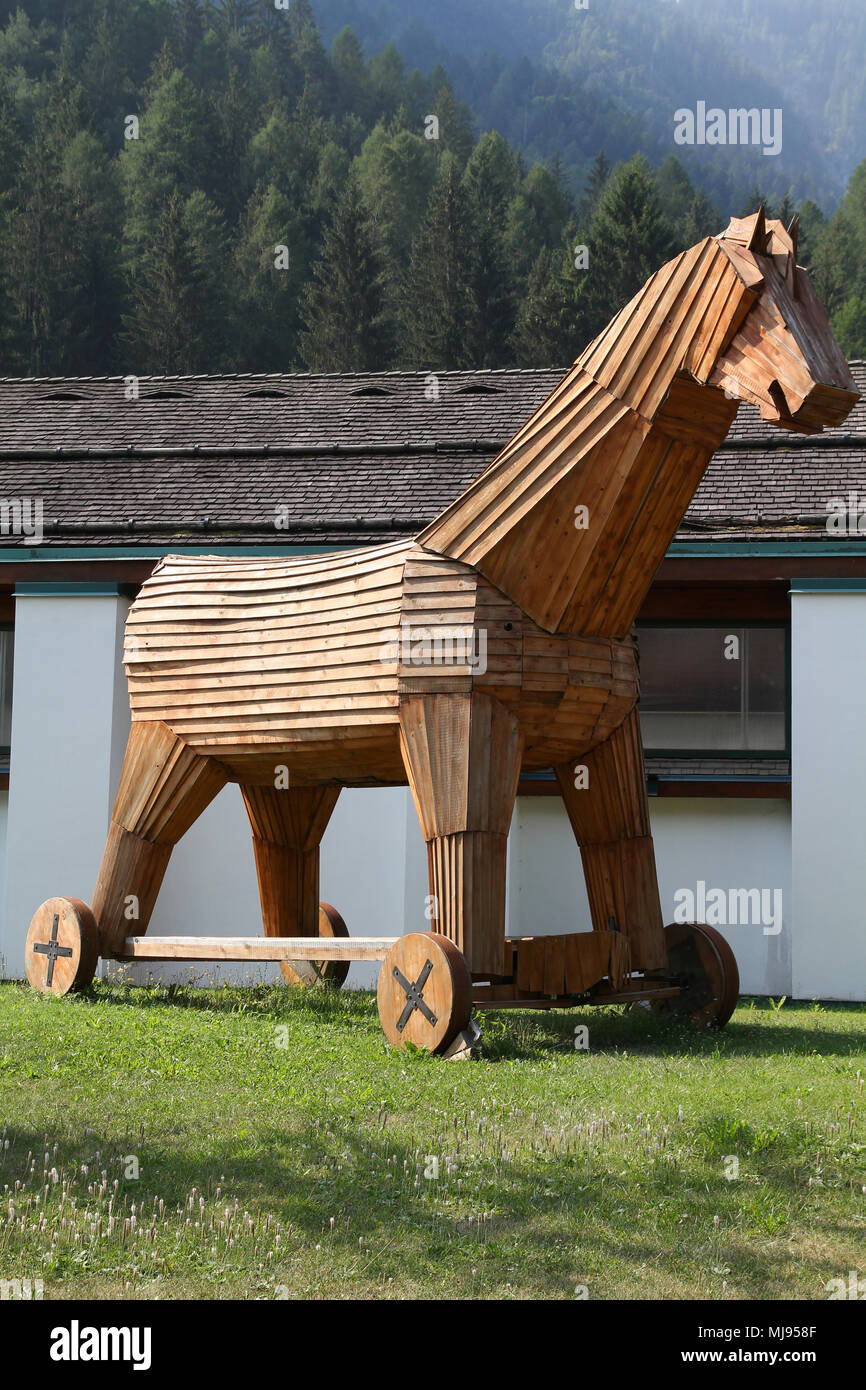 Trojanisches Pferd Replik in Italien. Holz- Militärmaschinerie. Symbol für Verrat und Täuschung. Stockfoto