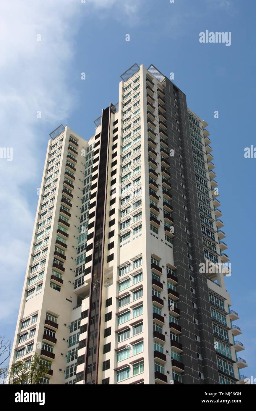 GEORGE TOWN, MALAYSIA - 1. FEBRUAR 2008: Wohnwolkenkratzer in George Town, Malaysia. In Q3 2015 Durchschnittliche high - wohnimmobilien Preis Anstieg der Stockfoto