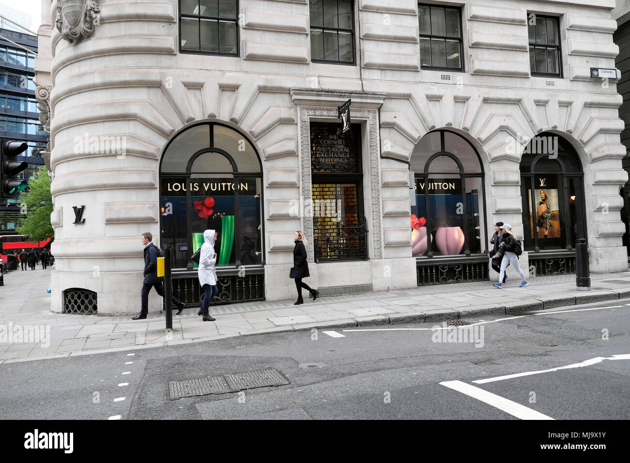 Louis Vuitton Paris Designer Fashion Store auf Threadneedle Street in der City von London UK KATHY DEWITT Stockfoto