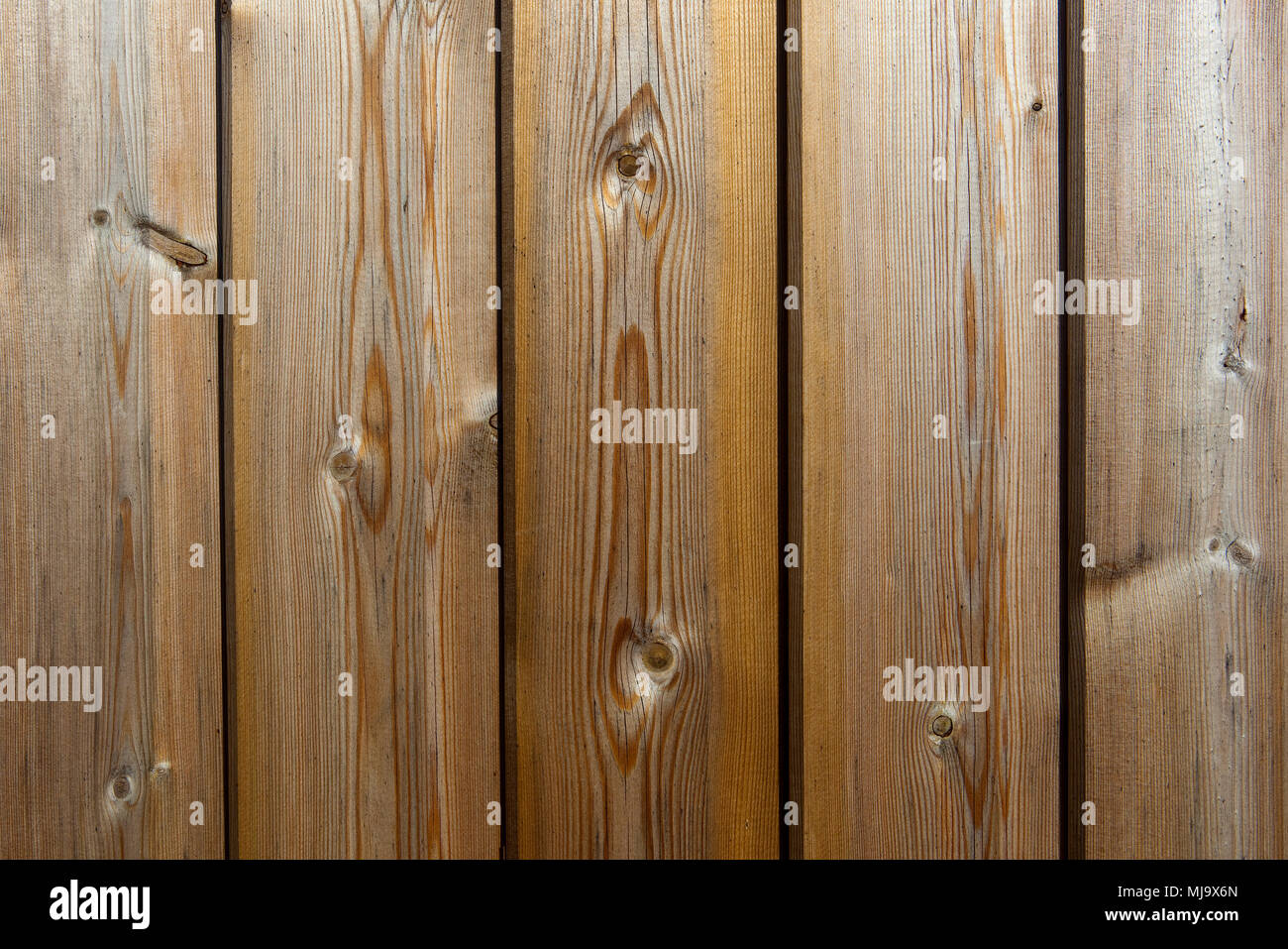 Hintergrundbild mit Holzbohlen für Gärten und Schuppen mit einer geplanten beenden und golden verwendete Holz Fleck mit Holzmaserung Muster Stockfoto