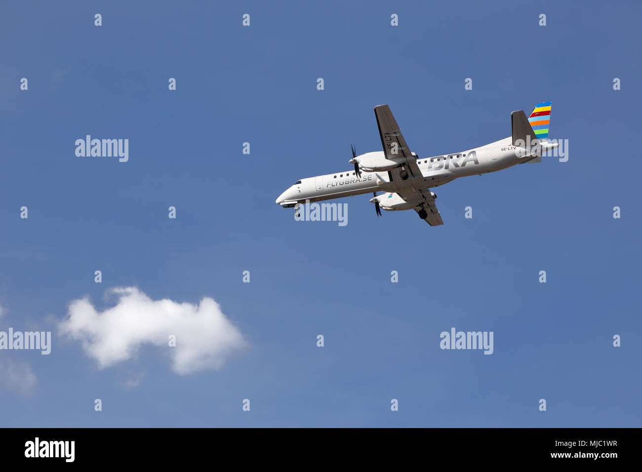 Stockholm, Schweden - 3. Mai 2016: Eine SAAB 2000 (SE-LTV) Airliner in Service für BH (Braathens regionale Fluggesellschaften) anfahren Stockholmer Flughafen Bromma Stockfoto