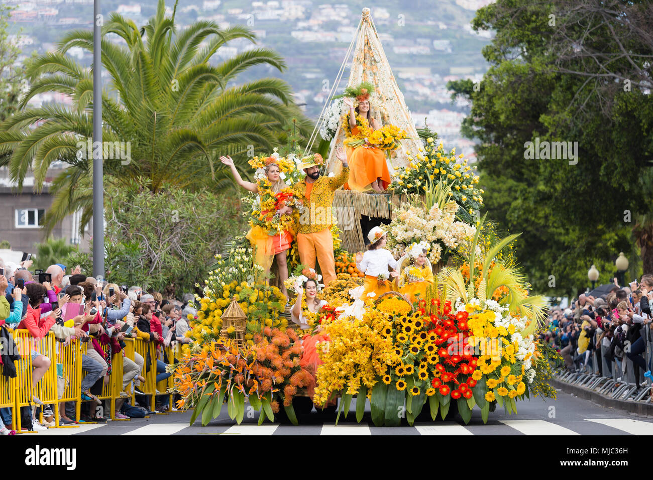 Parade der Madeira Blumenfest oder 'Festa da Flor" in Funchal, Madeira Bildidee 