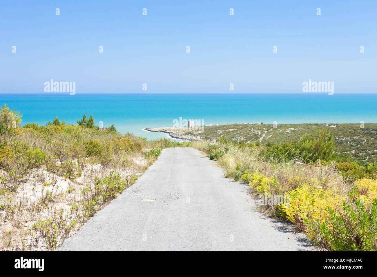 Lido Cala Lunga, Apulien, Italien - Wanderweg zum Torre Cala Lunga Stockfoto